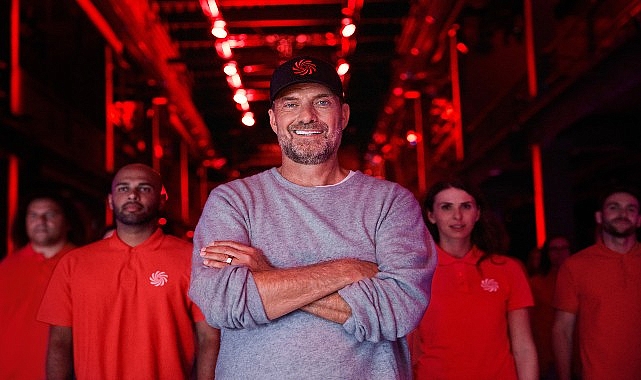 MediaMarkt’ın yeni kampanyasında   Jürgen Klopp’tan yenilenmiş telefona destek!