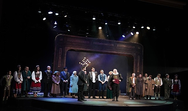 “Yaşamak mı Yoksa Ölmek mi?” Adana’da alkış topladı