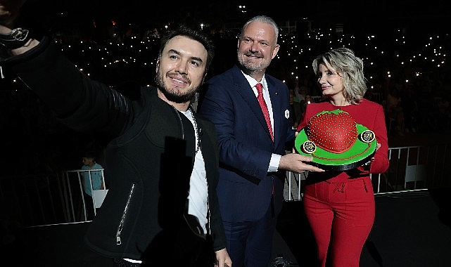 Emiralem Çilek Festivali’ne muhteşem başlangıç