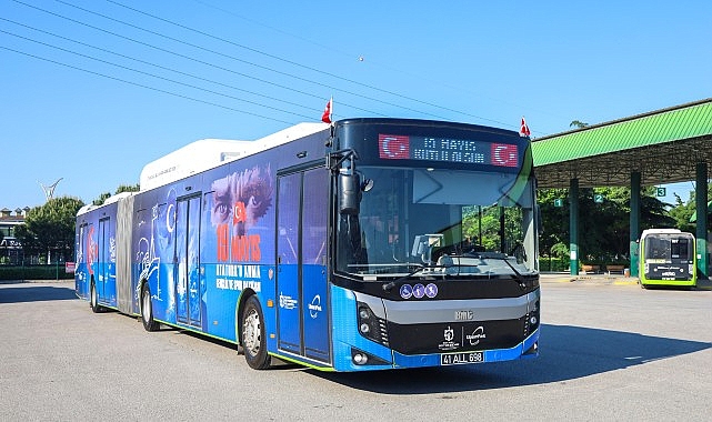 Otobüs ve tramvaylar 19 Mayıs’a özel giydirildi