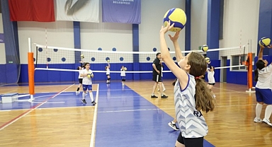 İBB Spor Okulları Yaz Döneminde de On Binlerce Çocuğu Sporla Buluşturuyor