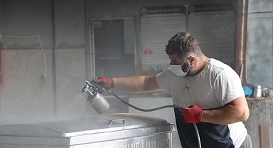 Kandıra Belediyesi, Çöp Konteynerlerini Tamir Ederek Tasarruf Sağlıyor