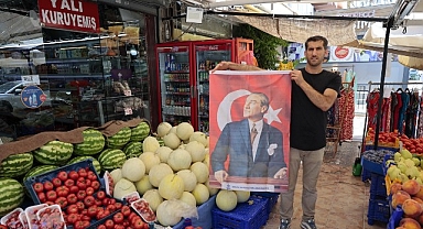 Konak Belediyesi’nden esnafa 30 Ağustos hediyesi