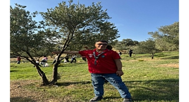 Engelli yurttaşlar ve yakınları zeytin hasadında buluştu