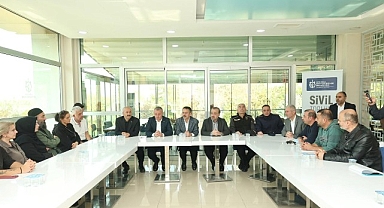 Evlerine giremeyen ailelere moral ziyareti