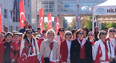 Nilüfer’de Cumhuriyet coşkusu çelenk töreni ile başladı